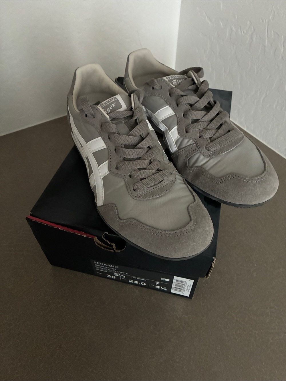 Onitsuka Tigers Serrano women’s size 7